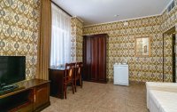Номер Люкс 3-местный 2-комнатный (с/без межкомнатной двери) — фото «Christie» / «Кристи» отель