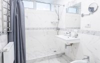 Номер Семейный Комфорт 4-местный 1-комнатный (с балконом, корпус 1) — фото «Голубая Волна» санаторий