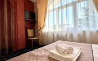 Номер Люкс 2-местный 2-комнатный (DBL, без балконом, двор) — фото «Империал 2011» отель