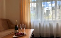 Номер Люкс 2-местный 2-комнатный (DBL, без балконом, двор) — фото «Империал 2011» отель