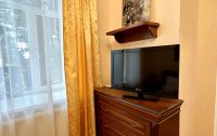 Номер Люкс 2-местный 2-комнатный (DBL, с балконом, бассейн) — фото «Империал 2011» отель