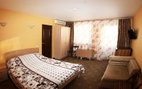 Номер Стандартный 2-местный (с балконом и дополнительным местом) — фото «Изумрудный» мини-отель