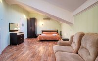 Номер Апартаменты 3-местный 2-комнатный — фото «Континент» отель