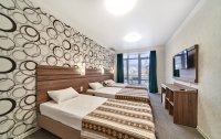 Номер Комната 3-местная (с балконом или террасой) — фото «Крымская Ницца» гостевой дом