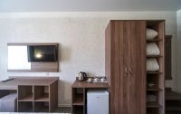 Номер Комната 3-местная (с балконом или террасой) — фото «Крымская Ницца» гостевой дом