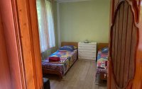 Номер Стандартный 4-местный 2-комнатный (без кондиционера с кухней) — фото «Ласточкино Гнездо» гостевой дом