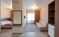 Номер Полулюкс 2-местный 2-комнатный — фото «Семейный курорт» отель (бывш. Family Resort)