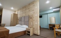 Номер Люкс 4-местный 2-комнатный Семейный — фото «Сочи-Бриз» отель