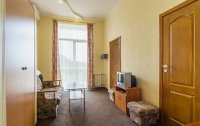 Номер Стандартный 2-местный 1-комнатный (вид на парк и море корпус 3) — фото «Утес» санаторий
